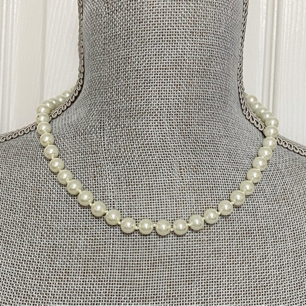 The Classic White Faux Pearl Necklace Knotted Pearls